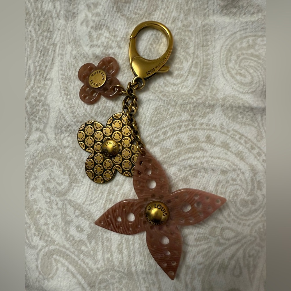 💯 % Authentic Louis Vuitton Pink and Gold Floral Key Holder/bag charm